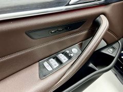 BMW 5 Series 530Li leading M sports package - фото 14