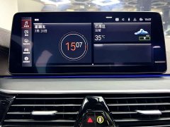 BMW 5 Series 530Li leading M sports package - фото 15