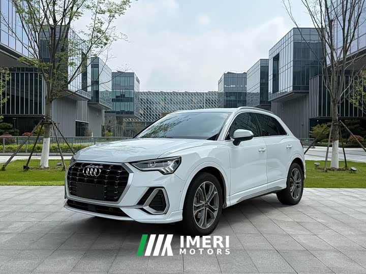 Audi Q3 40 TFSI Fashionable and Dynamic