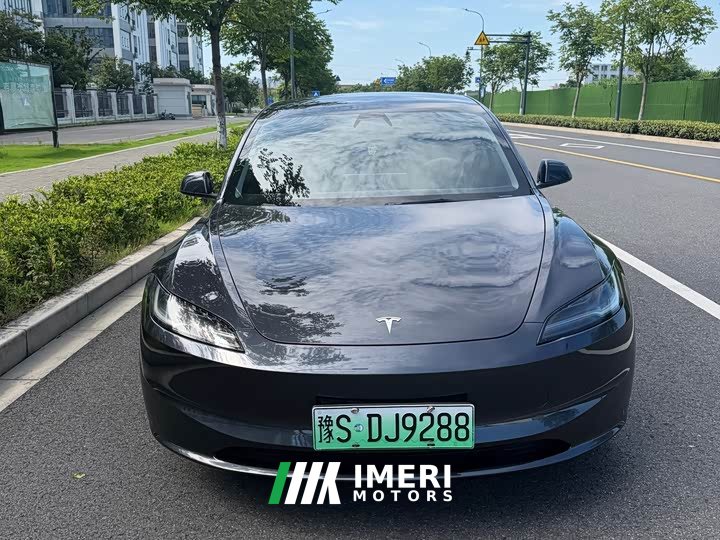 Tesla Model 3 rear-wheel drive version - автомобиль из Китая