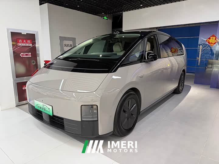 Li Auto Ideal MEGA Ultra - автомобиль из Китая