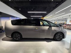 Li Auto Ideal MEGA Ultra - фото 4