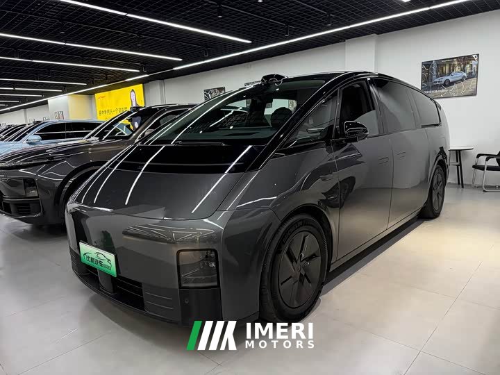 Li Auto Ideal MEGA Ultra