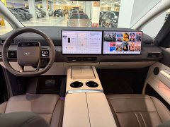Li Auto Ideal MEGA Ultra - фото 8