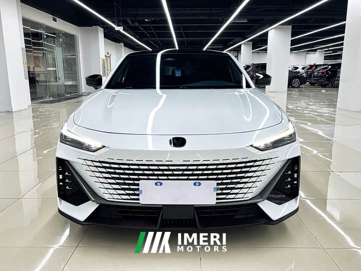 Changan UNI-V 1.5T Prestige Edition - автомобиль из Китая