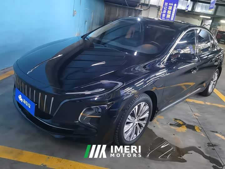 Hongqi E-QM5 2023 basic travel version