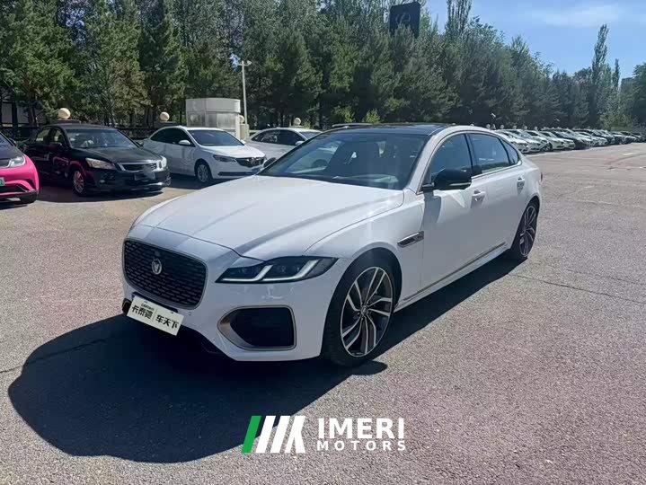 Jaguar XFL 2.0T P300 four-wheel drive flagship sports gold version