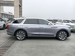 Hongqi E-HS9 660km flag collar version four seats - фото 2