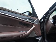 BMW 5 Series 530Li leading M sports package - фото 11