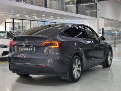 Tesla Model Y standard range rear-wheel drive version - фото 5