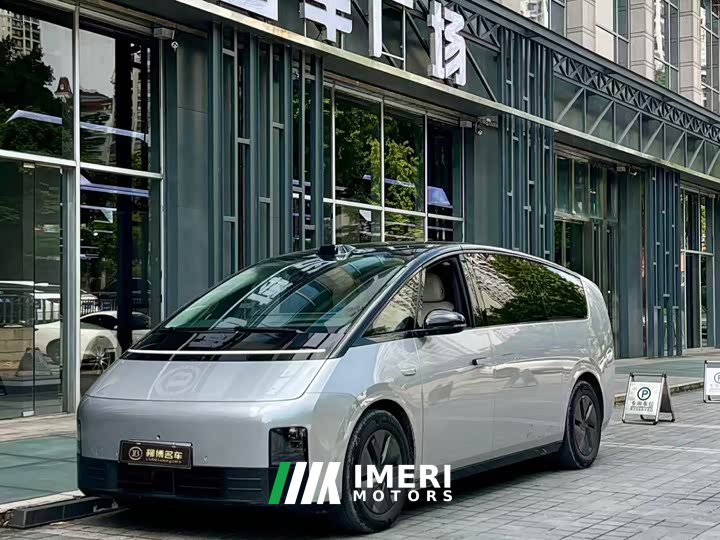 Li Auto Ideal MEGA Ultra
