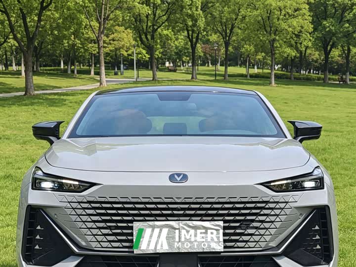 Changan UNI-V 2022 1.5T premium - автомобиль из Китая