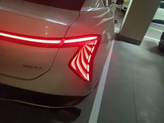 Hongqi EH7 2025 690 Smart Select Edition - фото 8