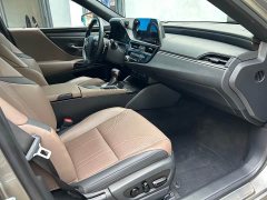 Lexus ES 2021 300h Exclusive Edition - фото 9