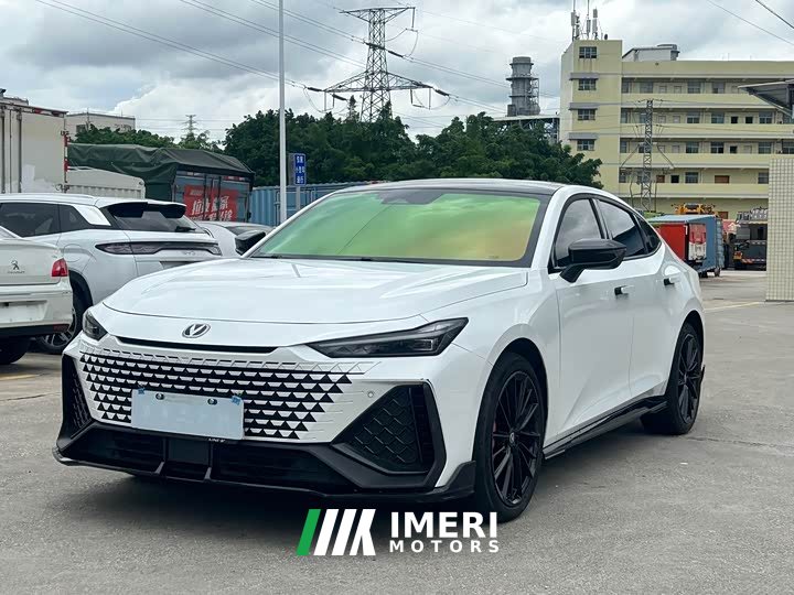 Changan UNI-V 2024 2.0T high-energy version - автомобиль из Китая