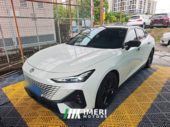 Changan UNI-V 1.5T Prestige Edition - автомобиль из Китая