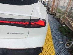 Changan UNI-V 1.5T Prestige Edition - фото 8