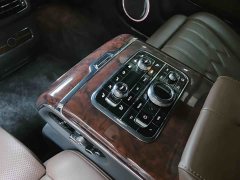 Hongqi Golden Sunflower Guoyao 2022 4.0T Monarch Flagship Edition 4 seats - фото 9
