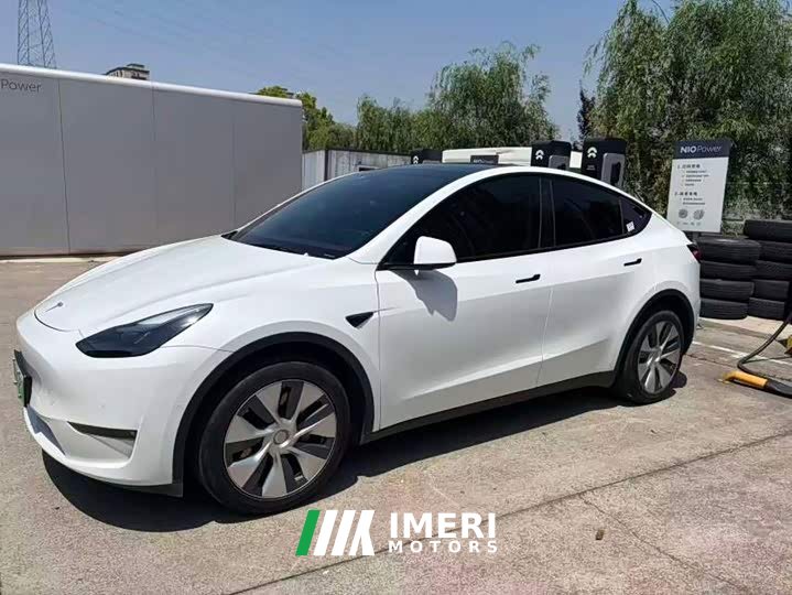Tesla Model Y long-range all-wheel drive version - автомобиль из Китая