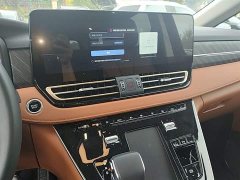 Hongqi HQ9 PHEV 2.0T four-wheel drive business version - фото 13