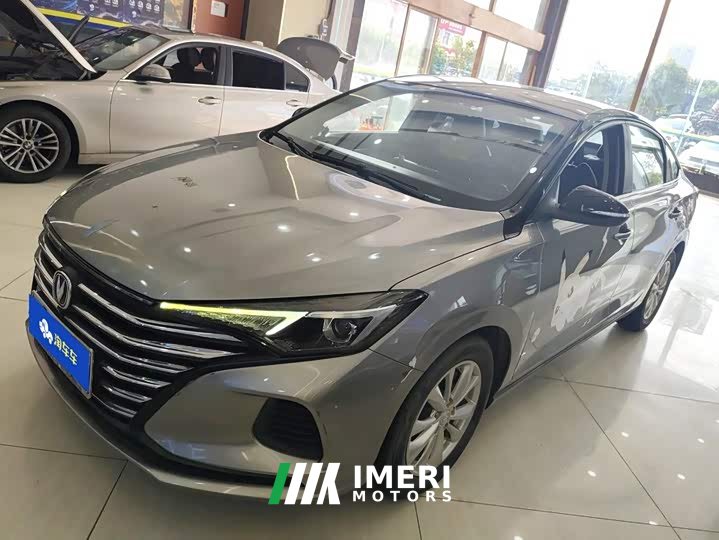 Changan PLUS Edition 1.6L GDI CVT Version - автомобиль из Китая
