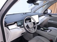 Volvo EM90 2025 Ultra six-seater - фото 11