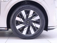 Volvo EM90 2025 Ultra six-seater - фото 6
