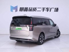 Volvo EM90 2025 Ultra six-seater - фото 7