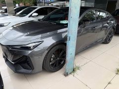 Changan UNI-V 1.5T premium - фото 2