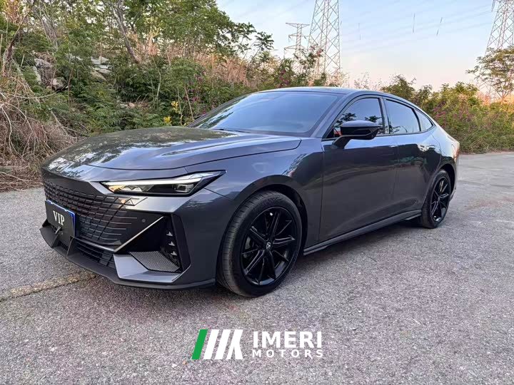 Changan UNI-V 1.5T Deluxe Edition - автомобиль из Китая
