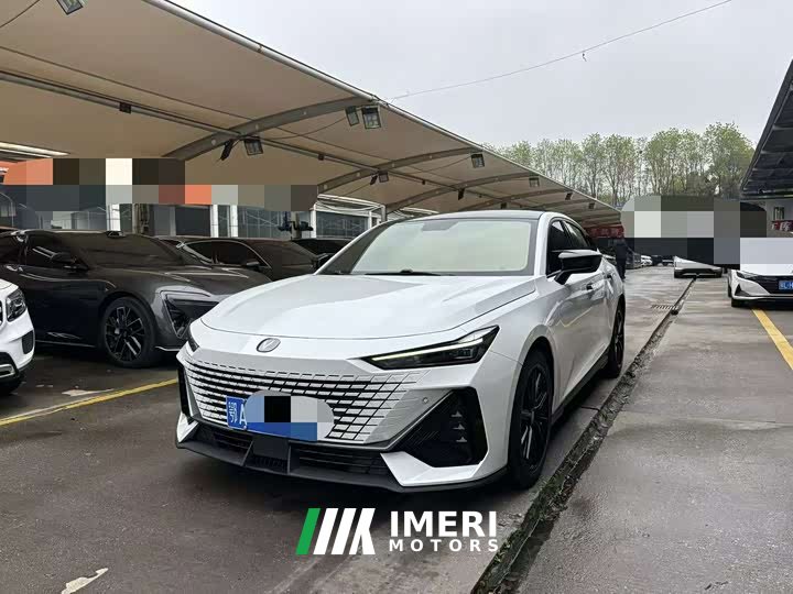Changan UNI-V 1.5T Prestige Edition - автомобиль из Китая