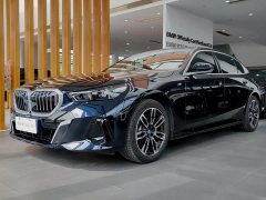 BMW 5 Series 530Li Leading M Sports Package - фото 1