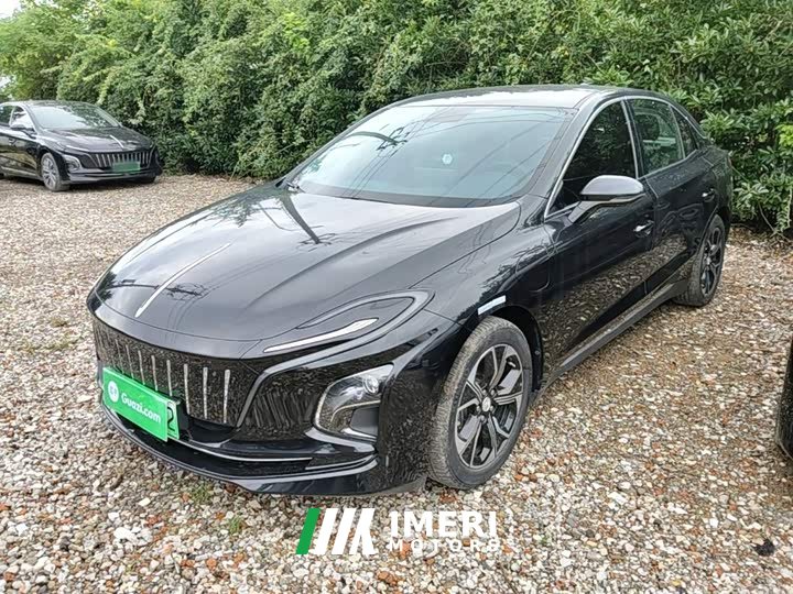 Hongqi E-QM5 facelift basic travel version