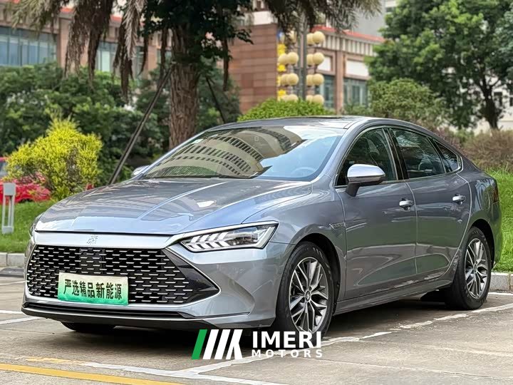 BYD Qin PLUS DM-i 55KM flagship - автомобиль из Китая