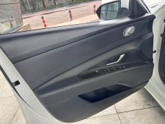 Hyundai Elantra 2023 1.5L CVT LUX Premium Edition - фото 11