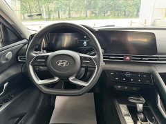 Hyundai Elantra 2023 1.5L CVT LUX Premium Edition - фото 13