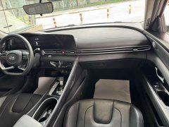 Hyundai Elantra 2023 1.5L CVT LUX Premium Edition - фото 16