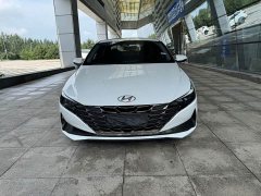 Hyundai Elantra 2023 1.5L CVT LUX Premium Edition - фото 2