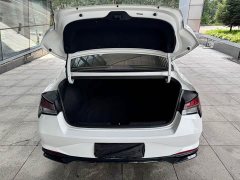 Hyundai Elantra 2023 1.5L CVT LUX Premium Edition - фото 7