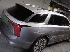 Hongqi E-HS9 660km flag collar version four seats - фото 3