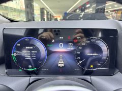 Hongqi HS3 PHEV 125km, 2 million units commemorative edition - фото 11