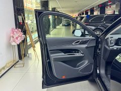Hongqi HS3 PHEV 125km, 2 million units commemorative edition - фото 7