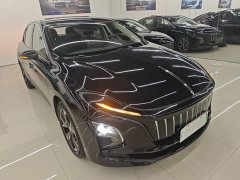 Hongqi E-QM5 2023 facelift basic travel version - фото 4