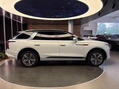 Hongqi E-HS9 660km Qichang version six seats - фото 4