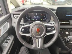 Hongqi HQ9 PHEV 2.0T four-wheel drive business version - фото 11