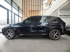 BMW X5 2023 xDrive 30Li Exclusive M Sports Night Package - фото 4
