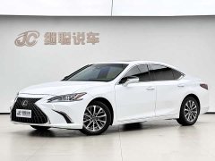 Lexus ES 300h Excellence Edition - фото 1