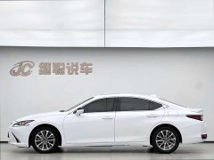 Lexus ES 300h Excellence Edition - фото 15