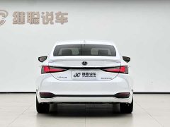 Lexus ES 300h Excellence Edition - фото 16
