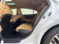 Lexus ES 300h Excellence Edition - фото 4